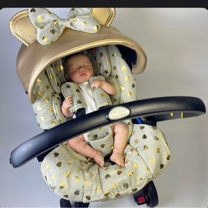 Doona seat cover set.